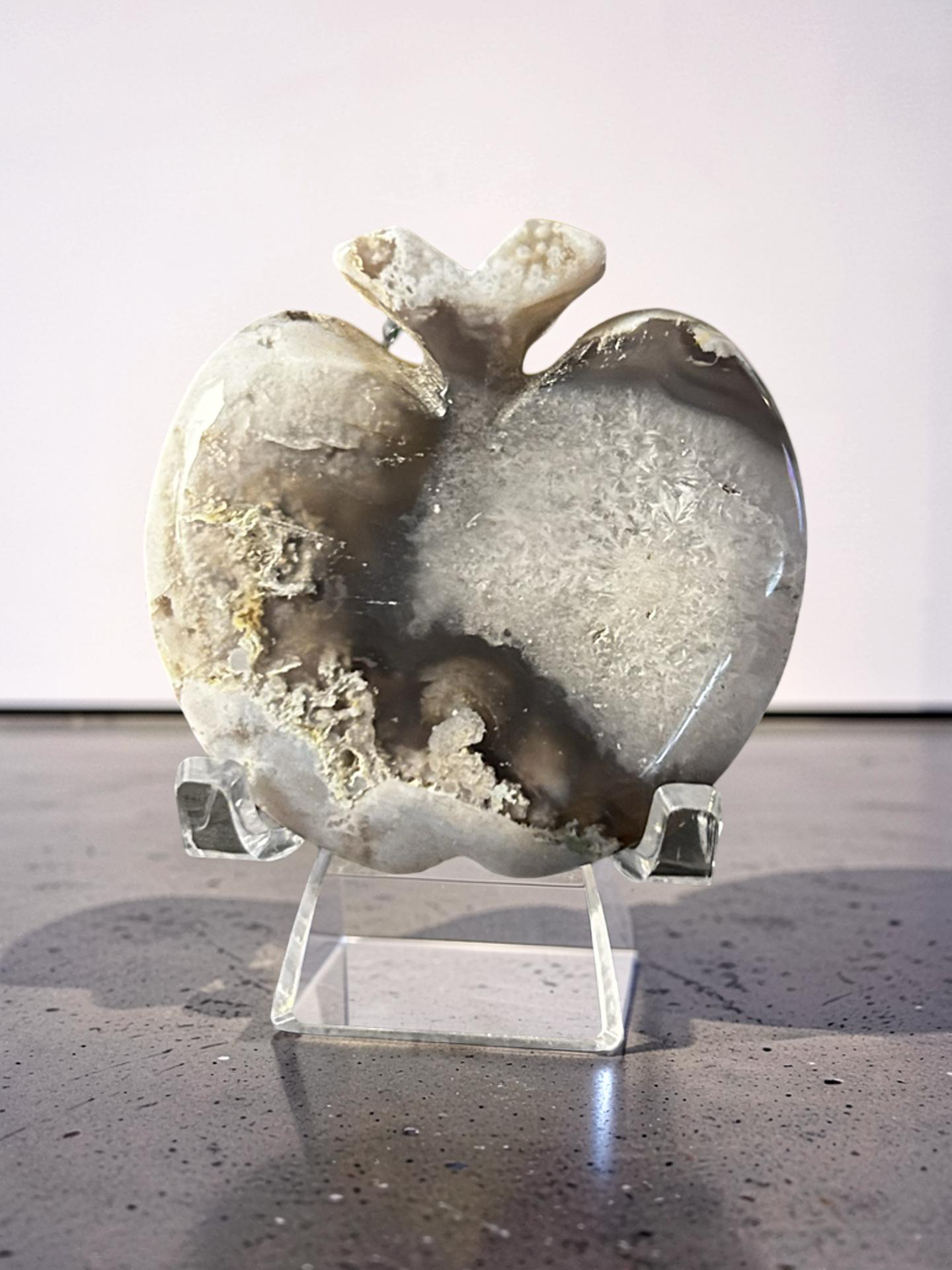 Flower Agate Apple Carving