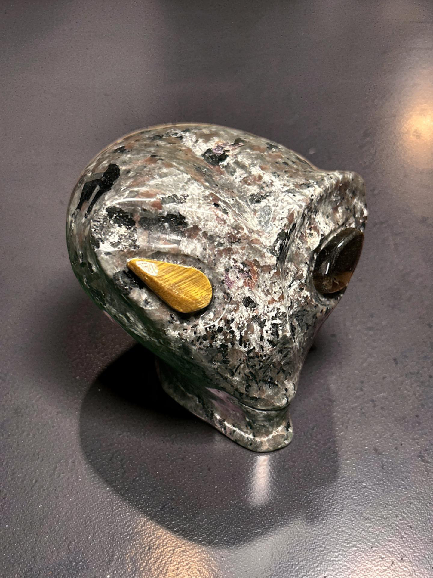 Yooperlite Alien Head Carving