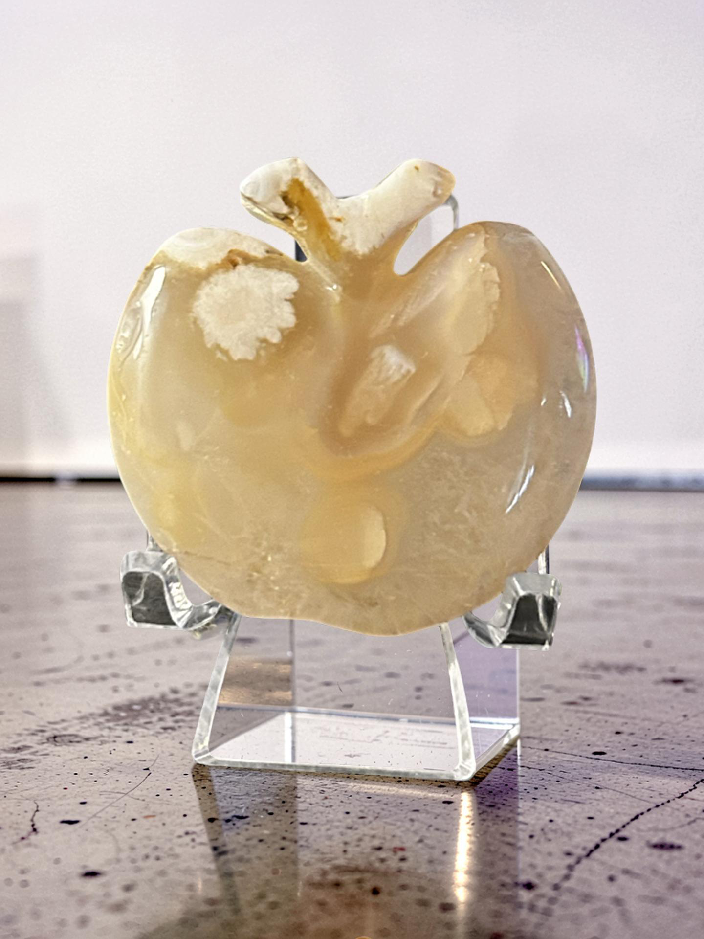 Flower Agate Apple Carving